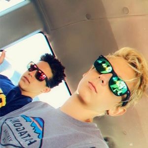 Meet your Posher, Dustin